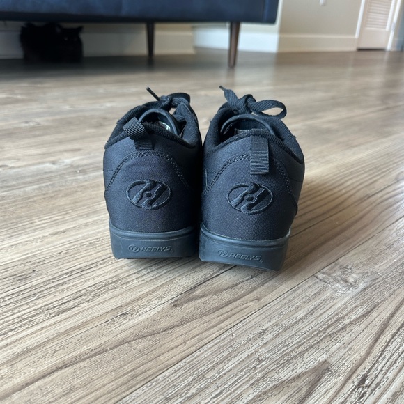 Heely’s Men’s Black Shoes - Picture 6 of 8